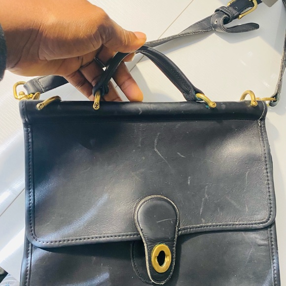 Coach Willis Bag Purse #9927
Black Leather Brass Buckle
Hungary Vintage 90s - Picture 5 of 12